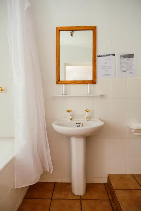 Boulders Hotel, Cafe And Curio Shop Bed & Breakfast